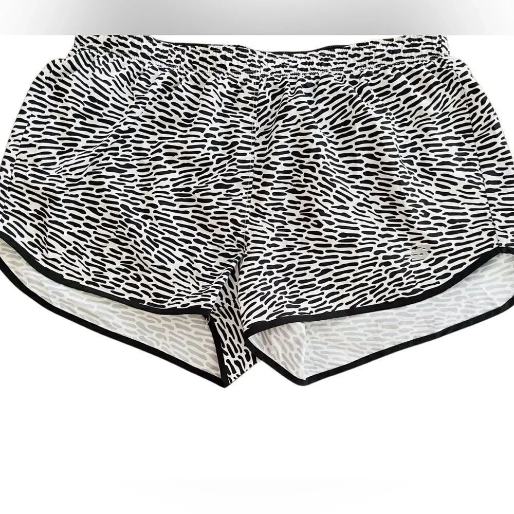 New Balance Dry Black/White Athletic Running Shorts with panty inside sz M